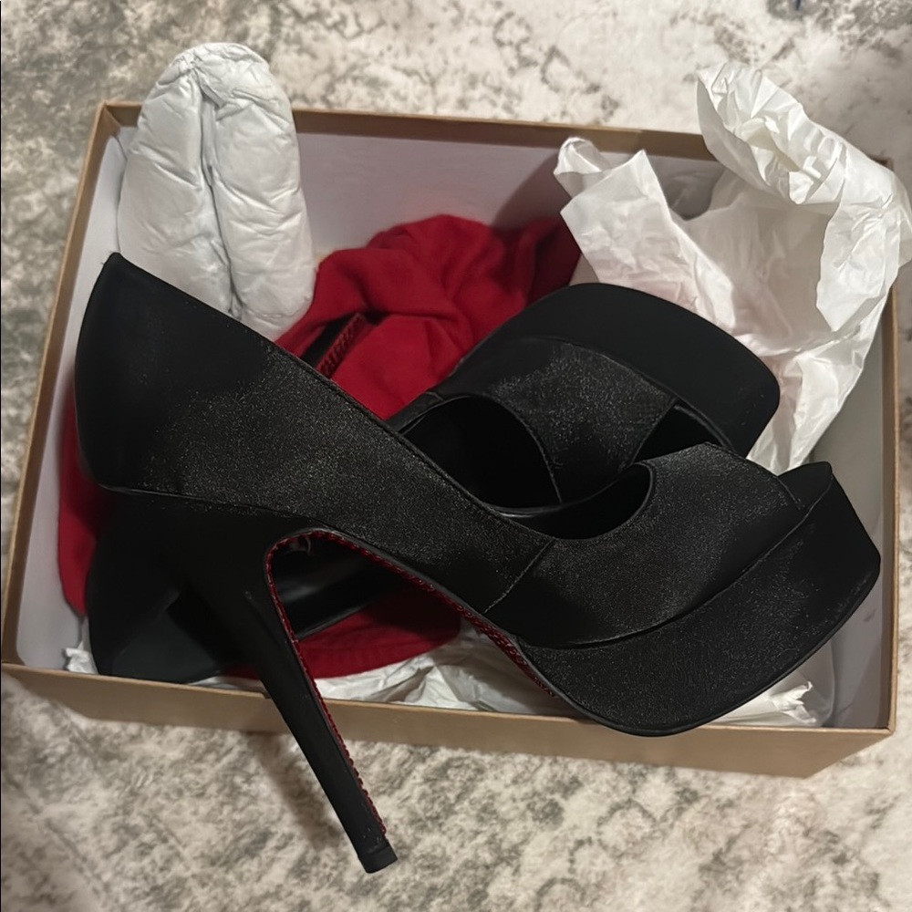Classic Black Stiletto Heels with Pointed Toe